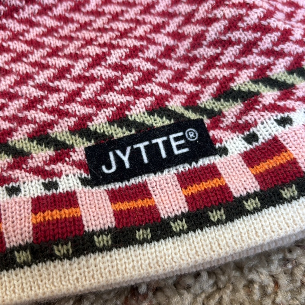 JYETTE Wool Beanie Red and Pink - Picture 2 of 4